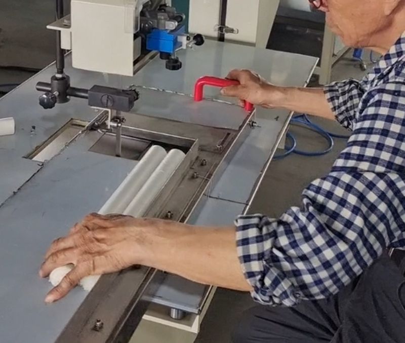 半自動分切機(jī)